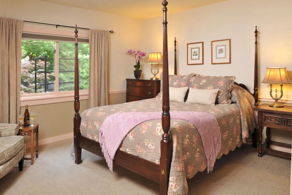 1795 Acorn Inn B&B - Image 4