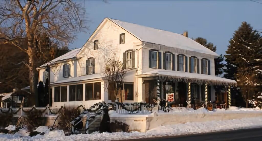 1825 Inn Bed and Breakfast - Image 4