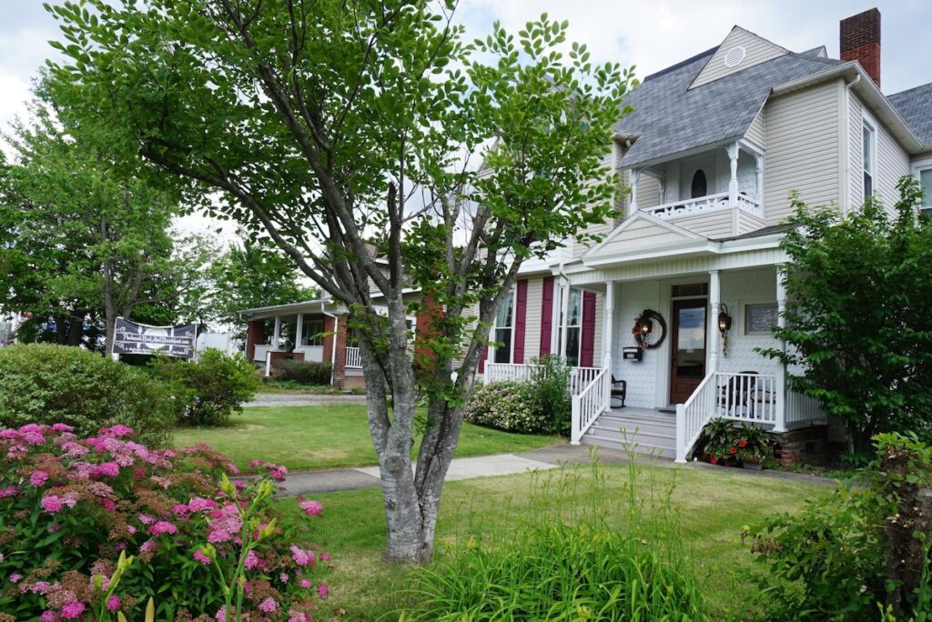 1895 Washington Hotel - Image 4