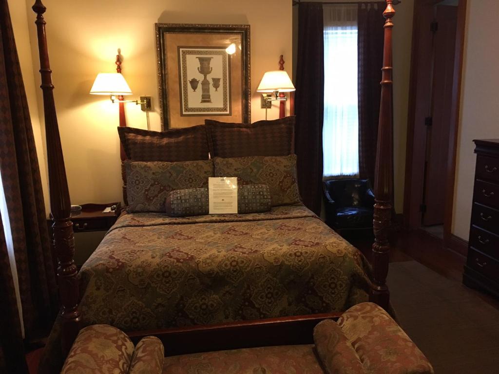 1896 O’Malley House - Image 3