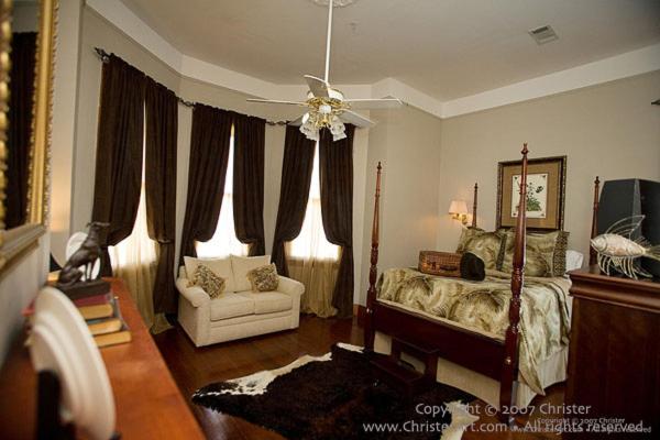 1896 O’Malley House - Image 4