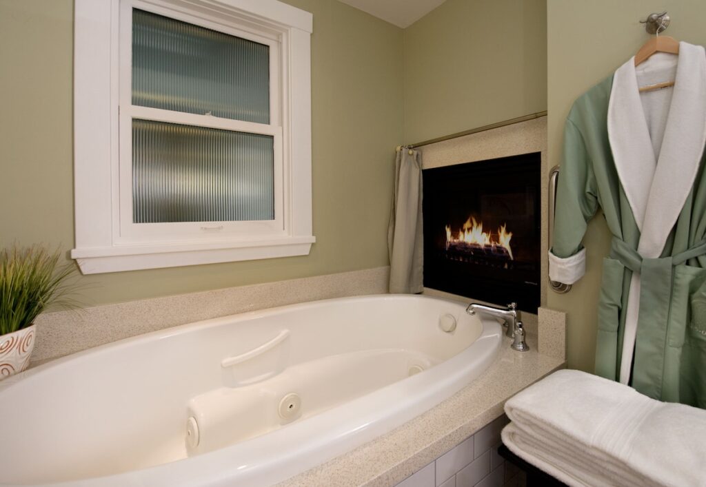 1906 Lodge - Image 1