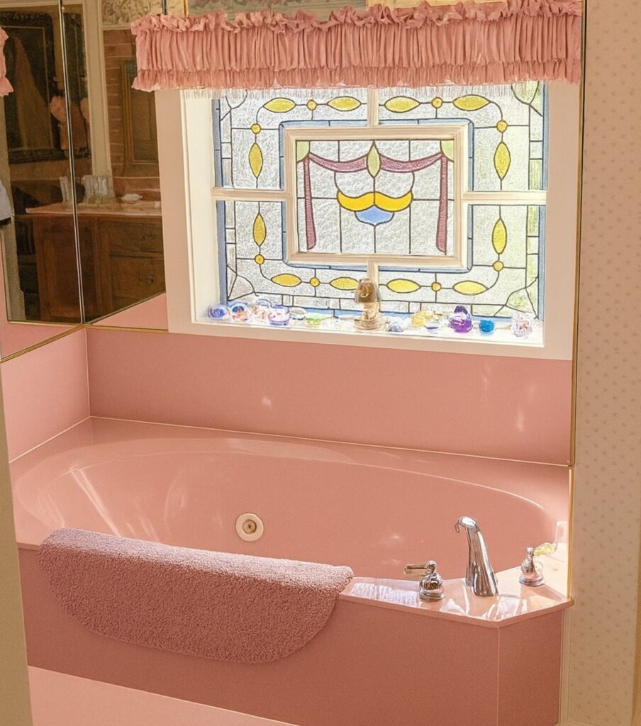 2439 Fairfield “A Bed and Breakfast” - Image 1