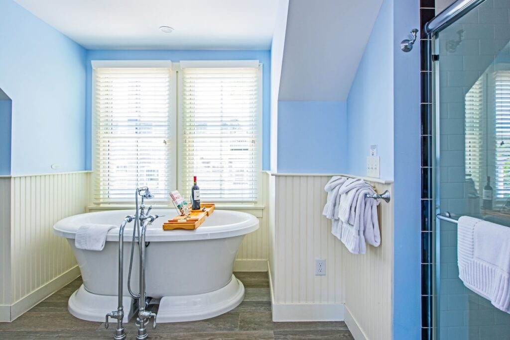 Admirals Landing – Adults Only - Image 1