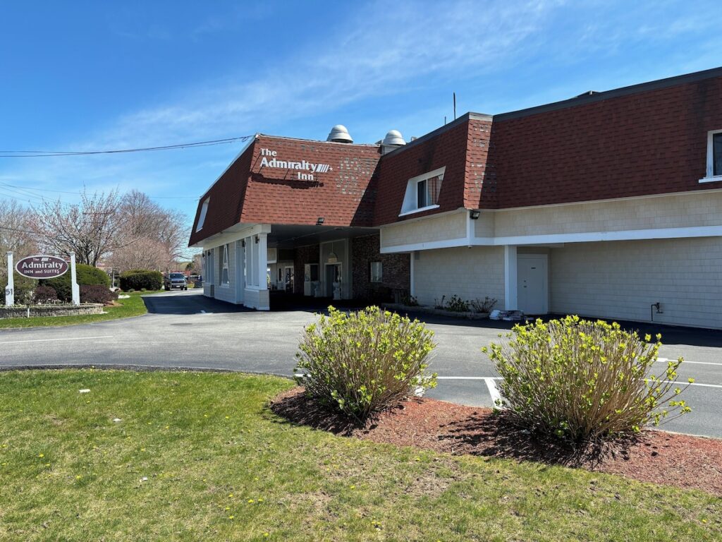 Admiralty Inn & Suites – a Red Collection Hotel - Image 2