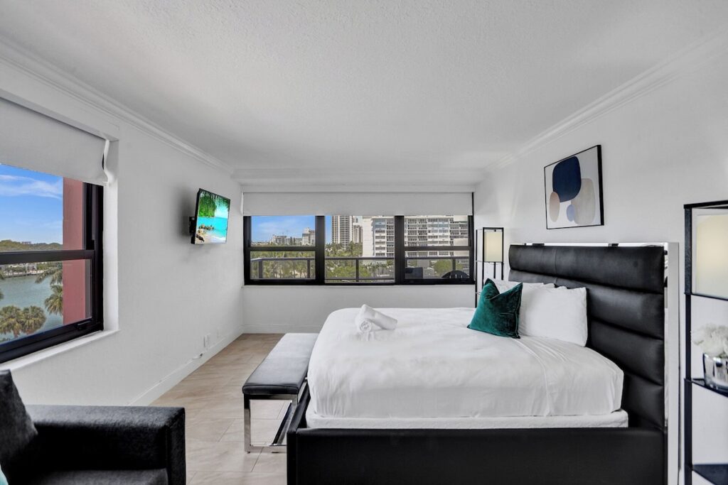 Alexander Hotel - Image 4