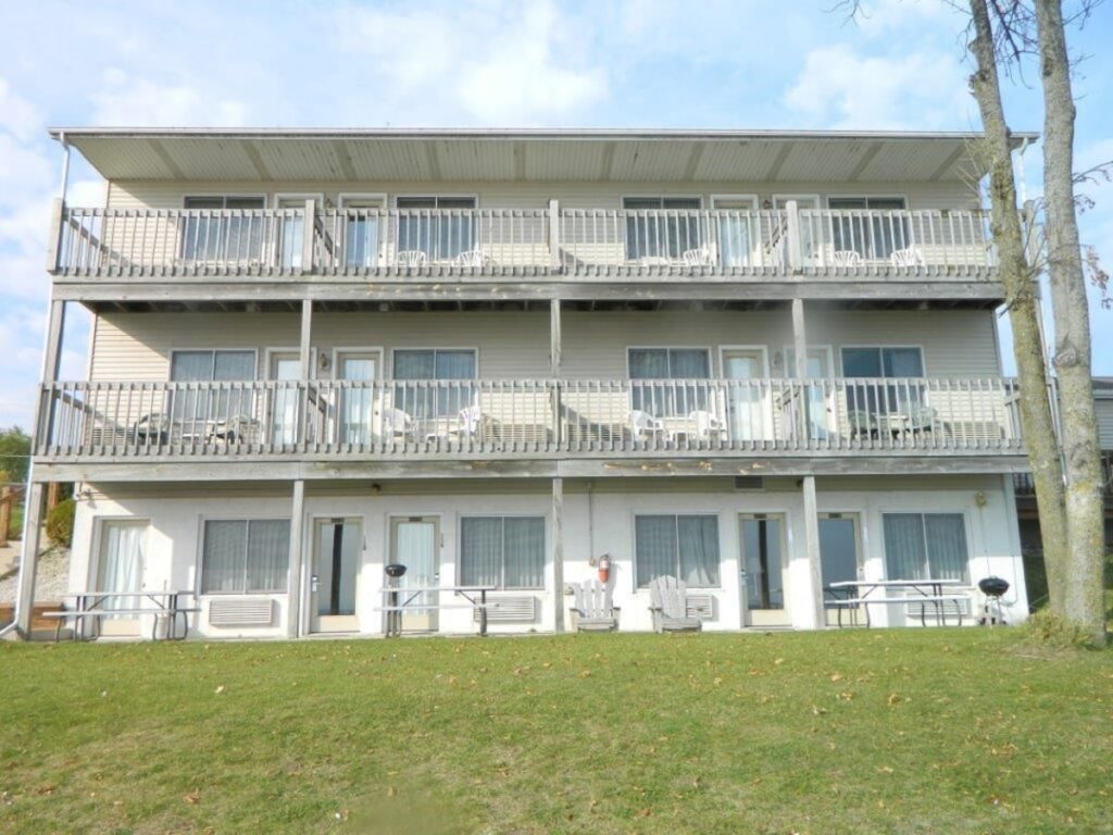 Algoma Beach Motel - Image 4