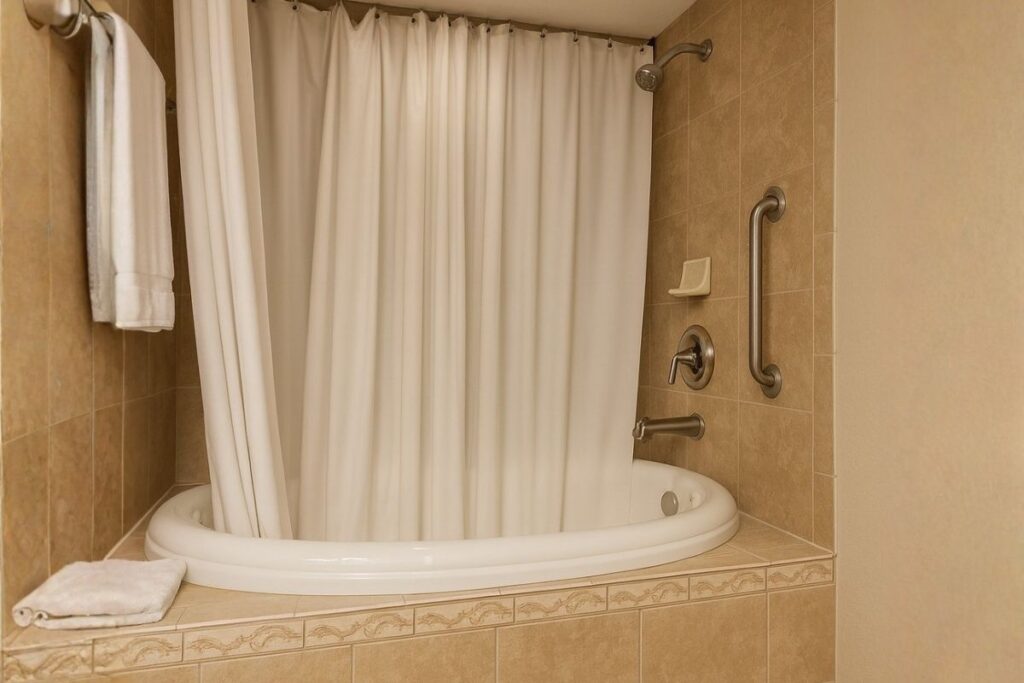 Alhambra Villas - Image 1