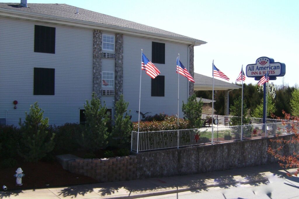 All American Inn and Suites - Image 2