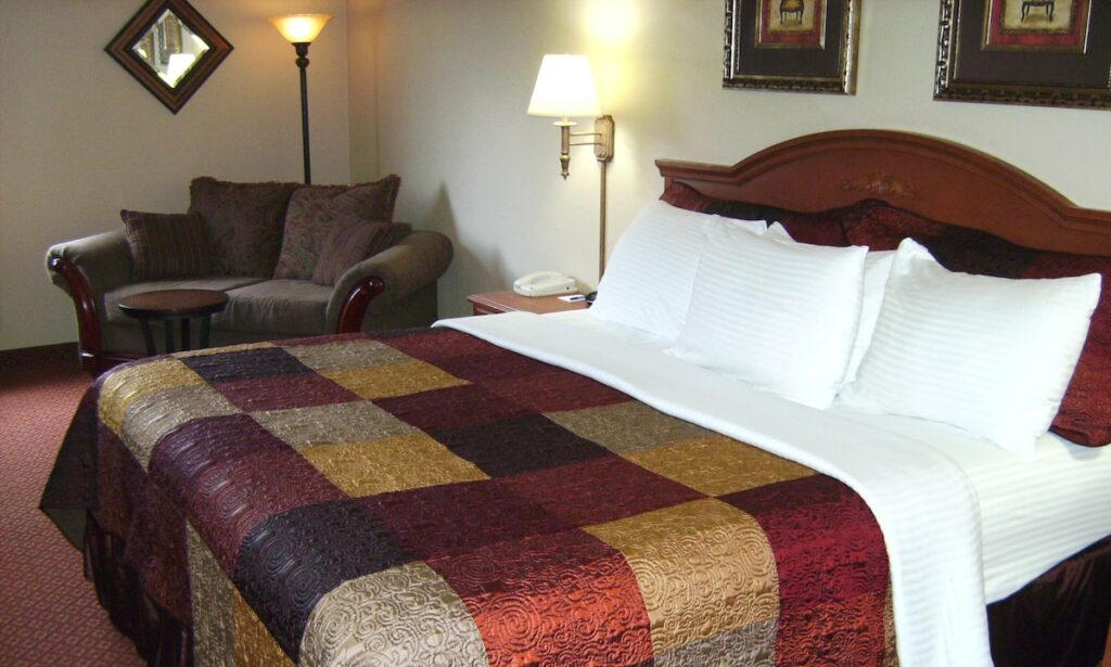 All American Inn and Suites - Image 3