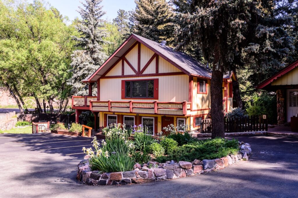 Alpen Way Chalet Mountain Lodge - Image 2