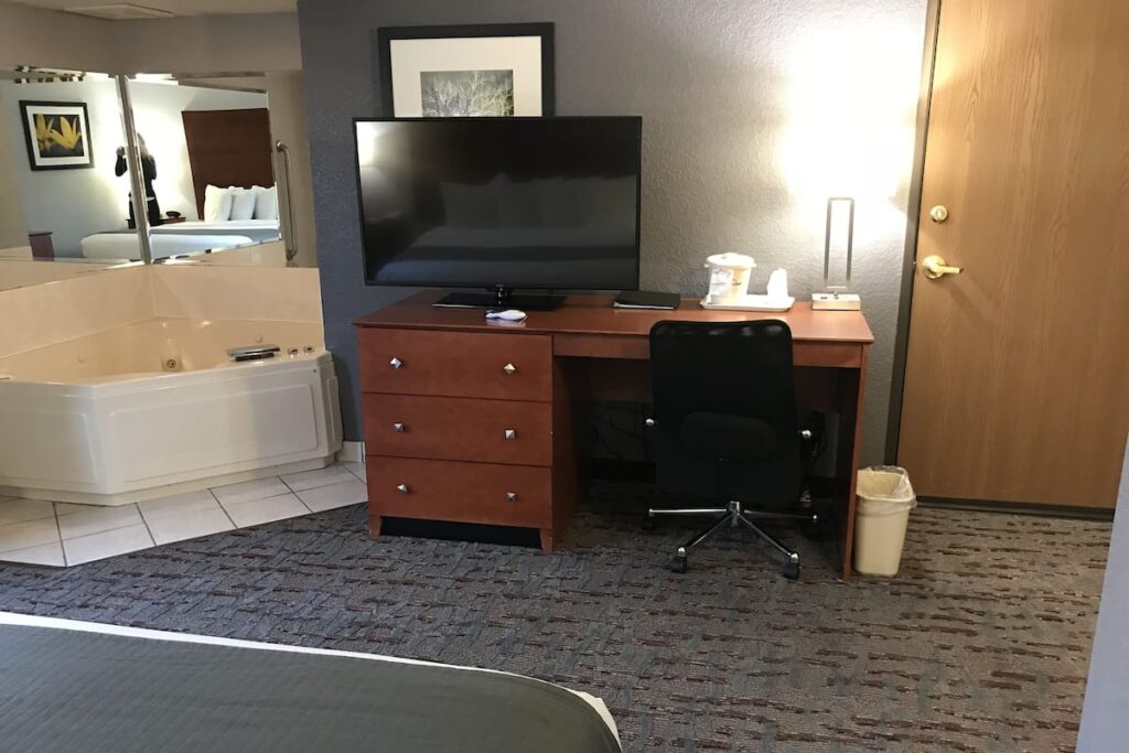 AmericInn by Wyndham Ankeny/Des Moines - Image 4