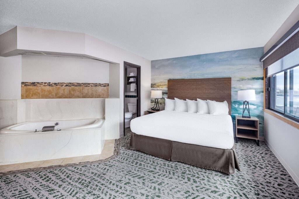 AmericInn by Wyndham Duluth South Black Woods Event Center - Image 2