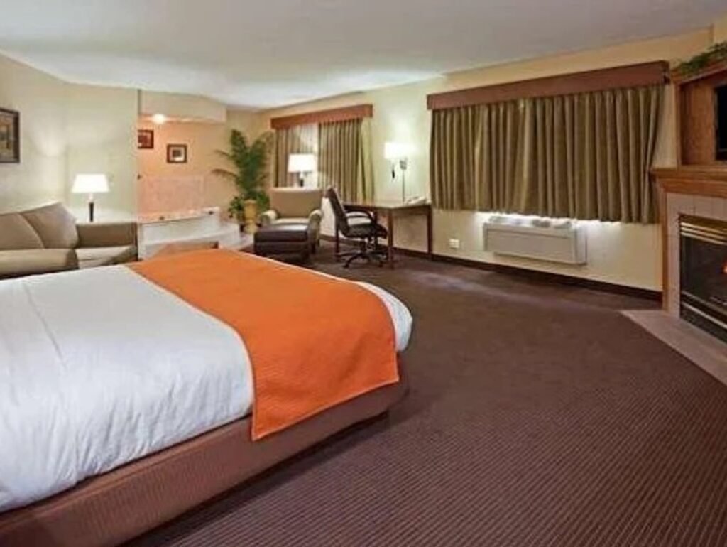 AmericInn by Wyndham Fargo West Acres - Image 3