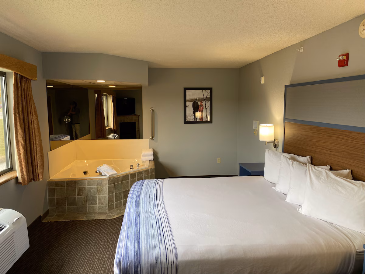 AmericInn by Wyndham Greenville - Image 2