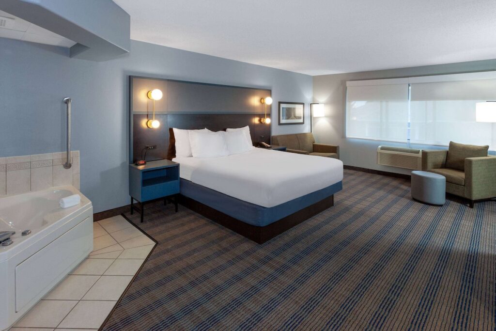 AmericInn by Wyndham Peoria - Image 1