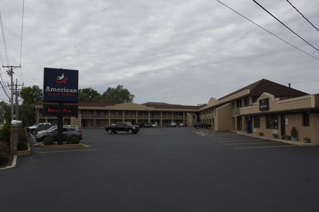 American Inn & Suites - Image 2