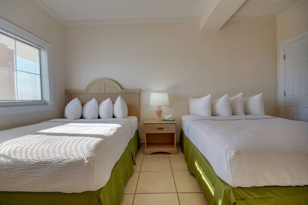 Americana Condos 10th street - Image 3