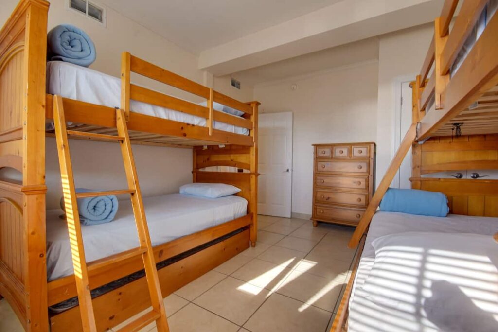 Americana Condos 10th street - Image 4