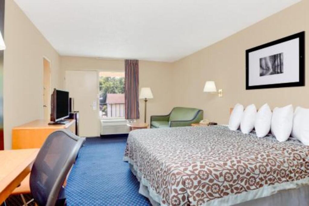 Americas Best Value Inn Aiken - Image 4