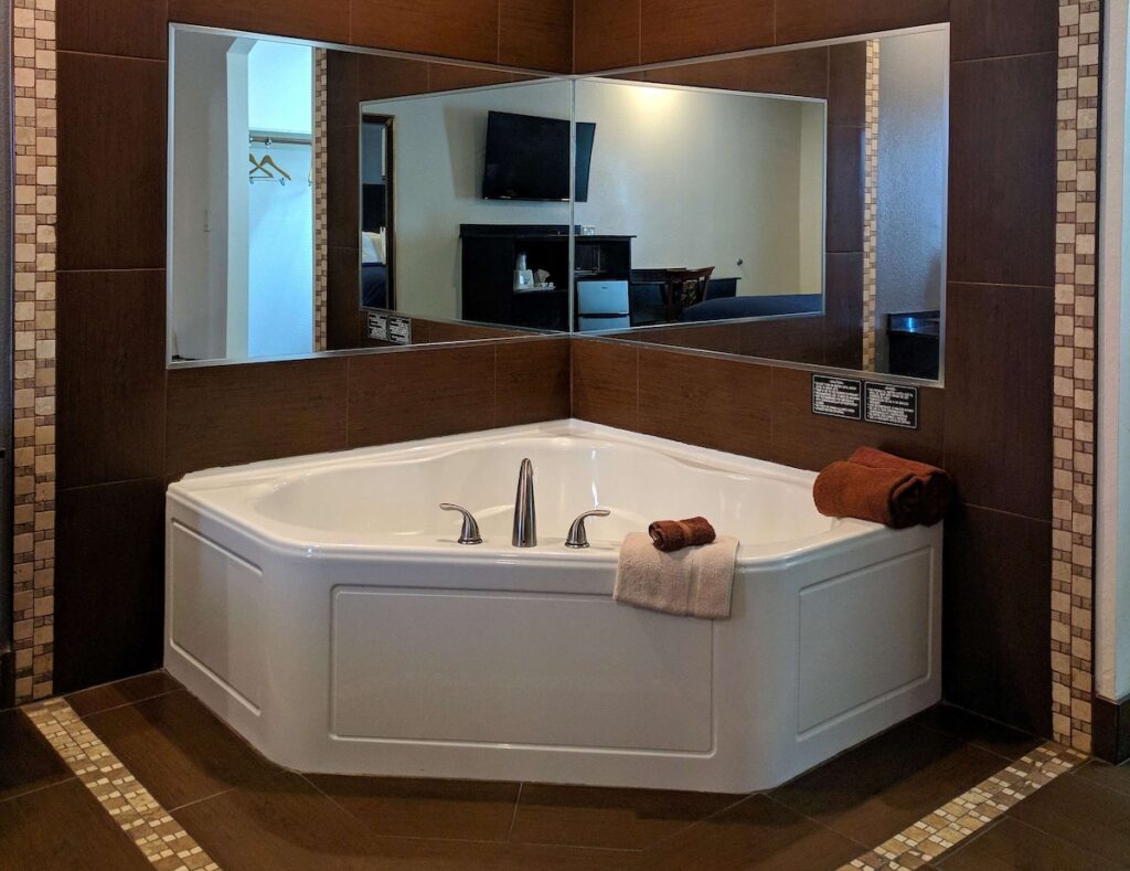 Americas Best Value Inn Brownsville - Image 3