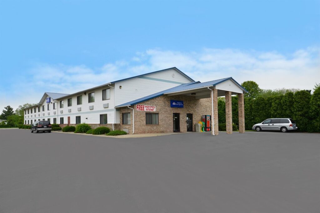 Americas Best Value Inn Champaign - Image 2