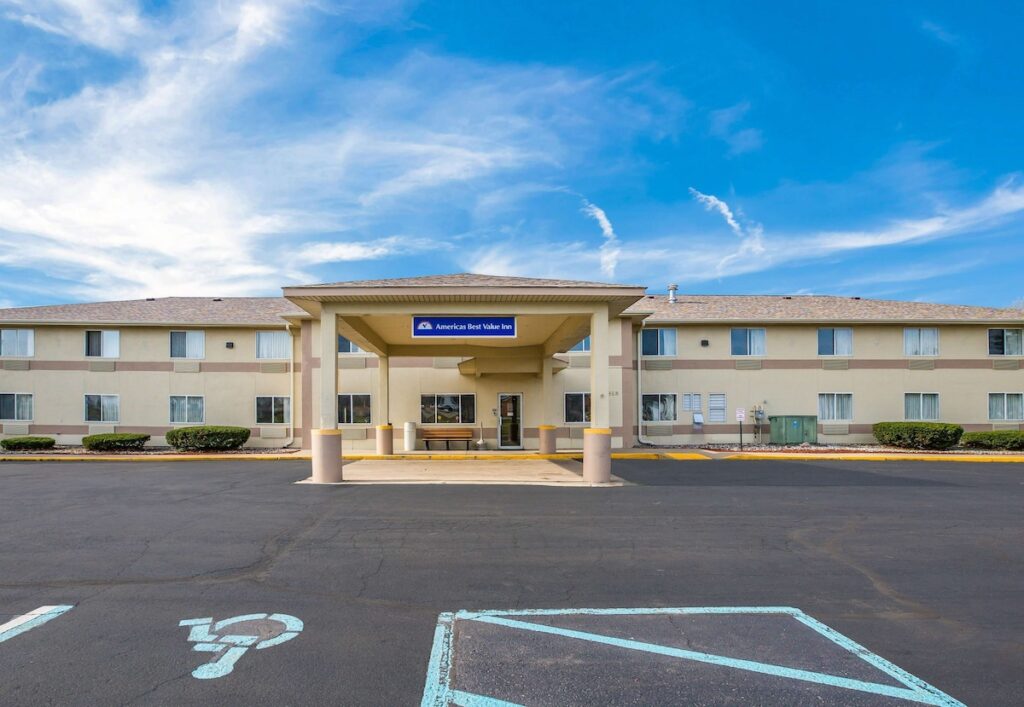 Americas Best Value Inn Charlotte, MI - Image 2
