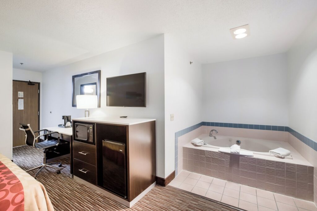 Americas Best Value Inn Charlotte, MI - Image 1