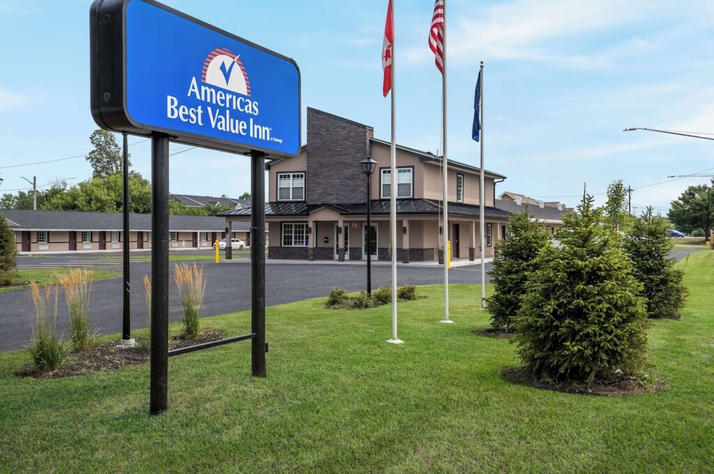 Americas Best Value Inn Farmington - Image 2
