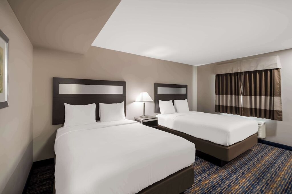 Americas Best Value Inn Farmington - Image 4