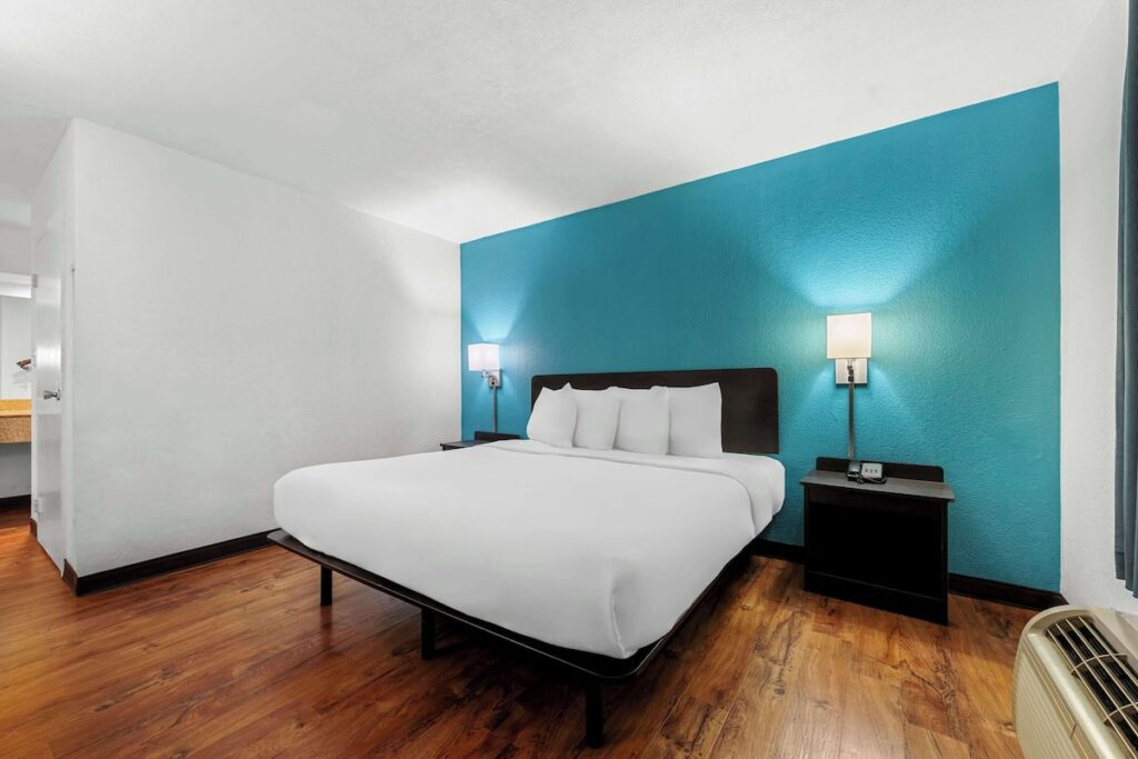 Americas Best Value Inn Hamilton - Image 4