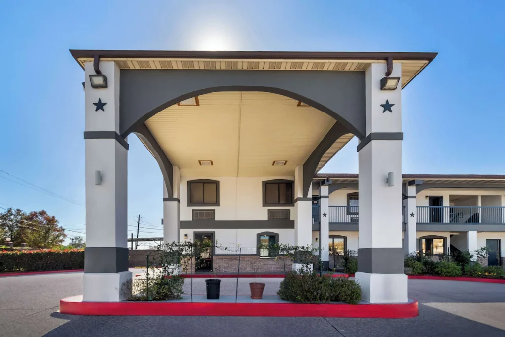 Americas Best Value Inn Houston Heights at I-45 - Image 2