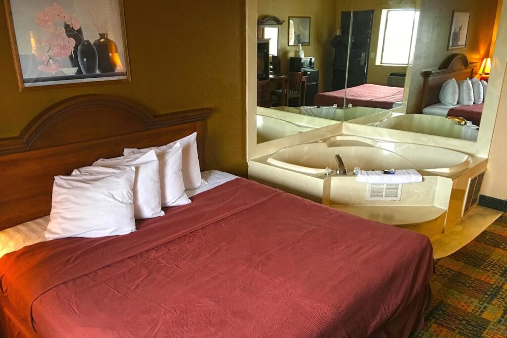 Americas Best Value Inn Livonia Detroit - Image 1