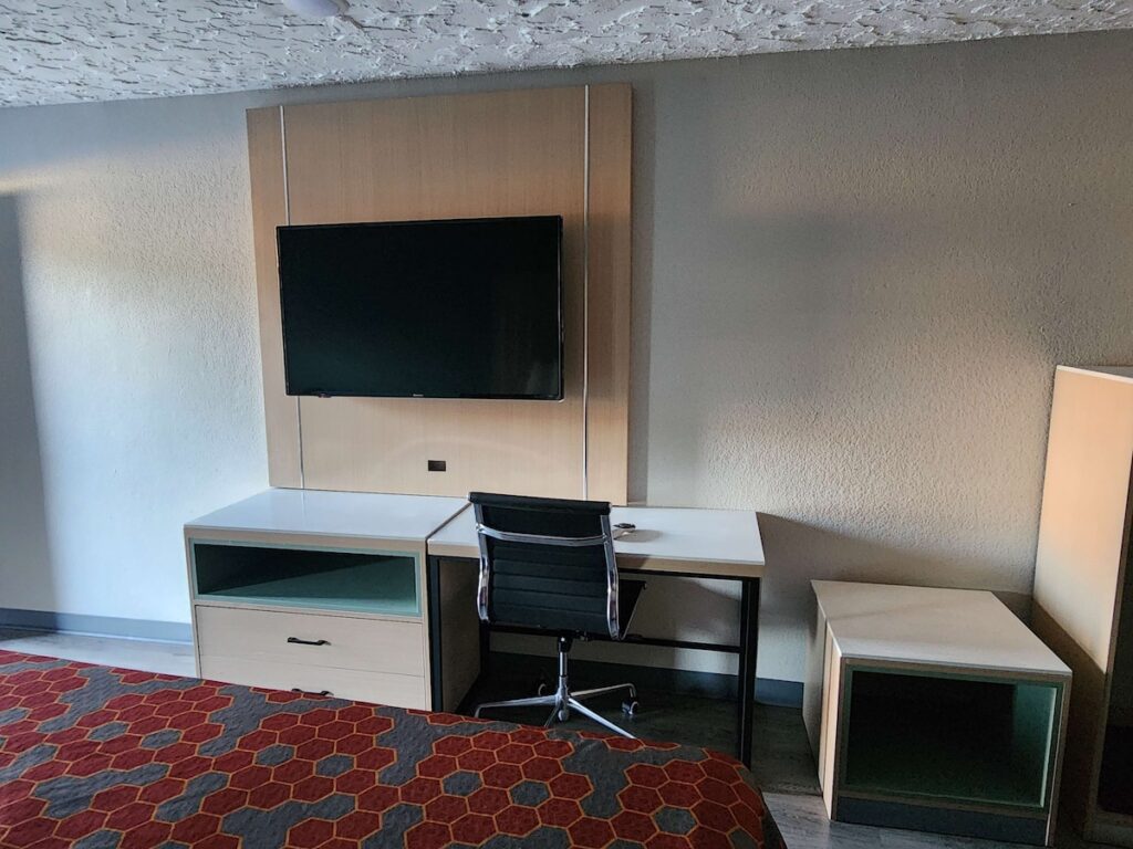 Americas Best Value Inn Longview - Image 4