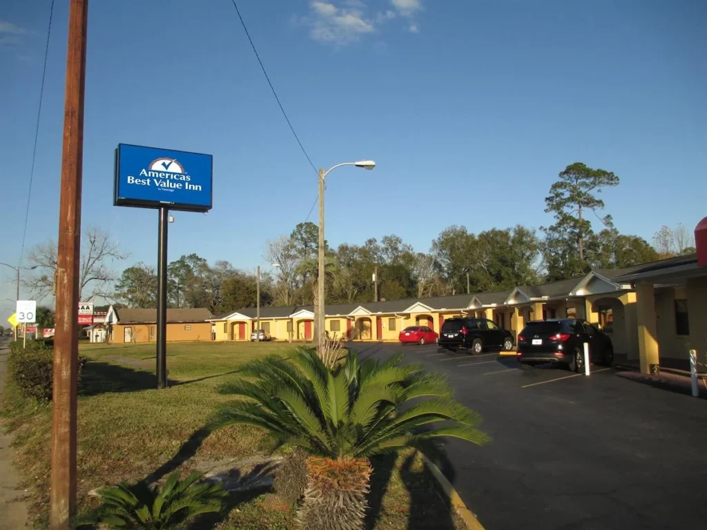 Americas Best Value Inn Starke - Image 2