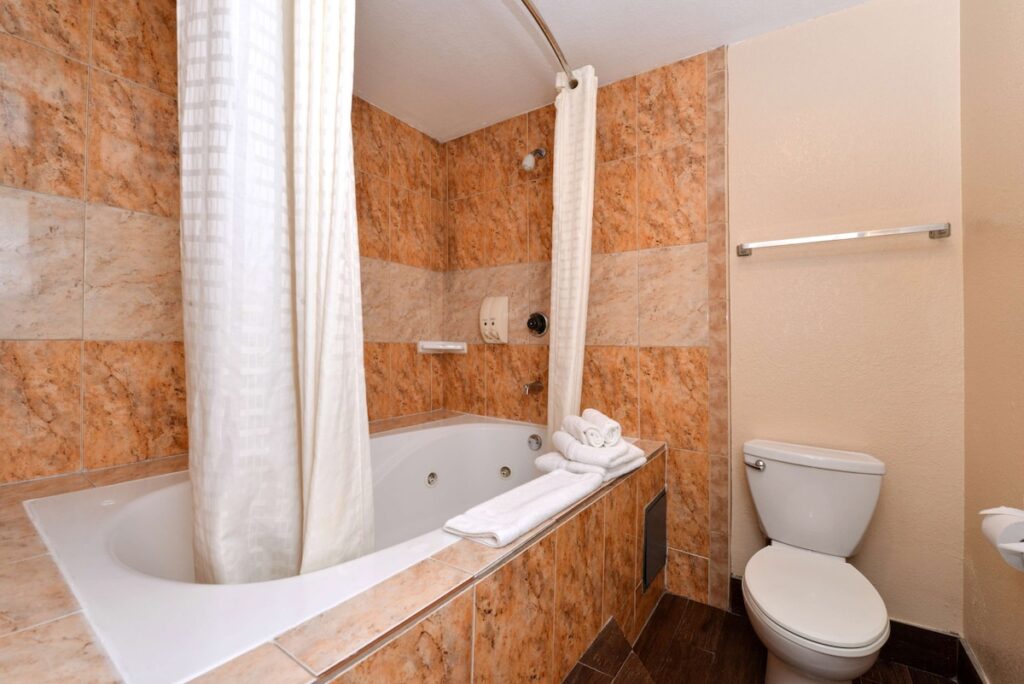 Americas Best Value Inn & Suites Branson – Near the Strip - Image 1