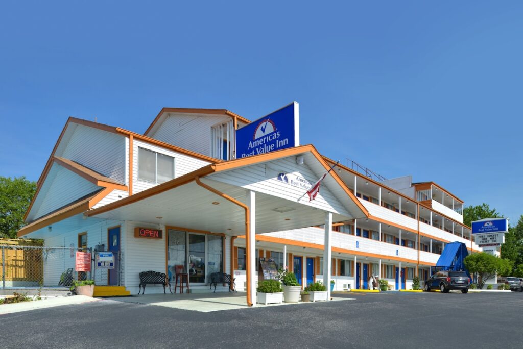 Americas Best Value Inn & Suites Branson – Near the Strip - Image 2