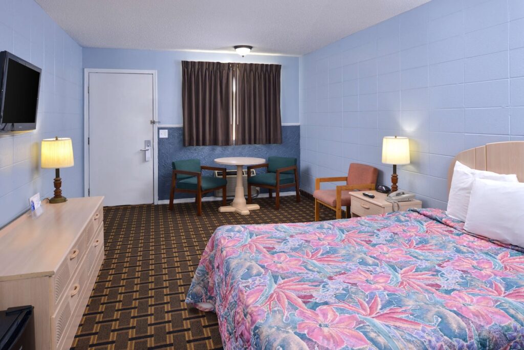 Americas Best Value Inn & Suites Branson – Near the Strip - Image 3