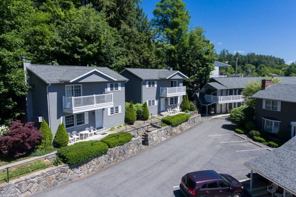 Americas Best Value Inn & Suites Lake George - Image 3