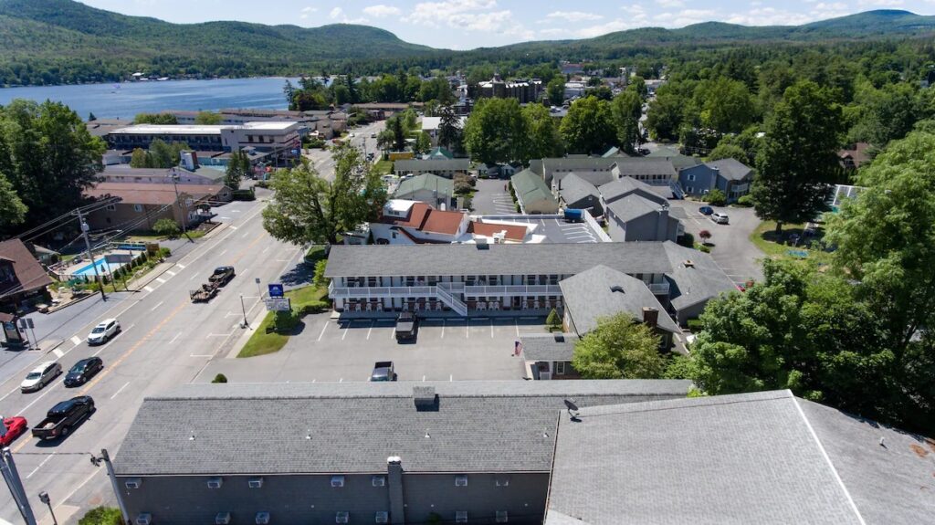 Americas Best Value Inn & Suites Lake George - Image 4