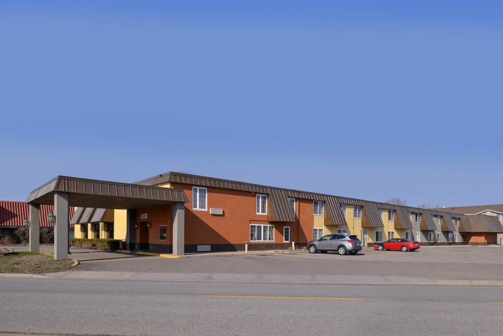 Americas Best Value Inn & Suites St. Cloud - Image 2