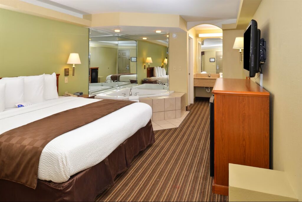 Americas Best Value Inn & Suites University Ave - Image 1