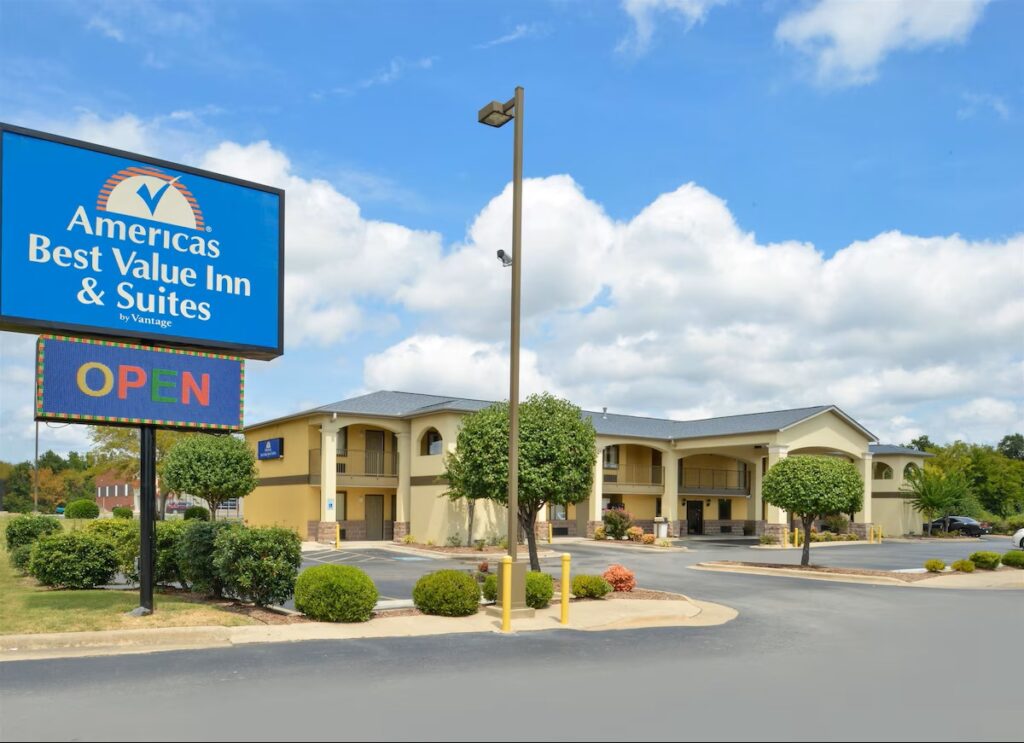 Americas Best Value Inn & Suites University Ave - Image 3