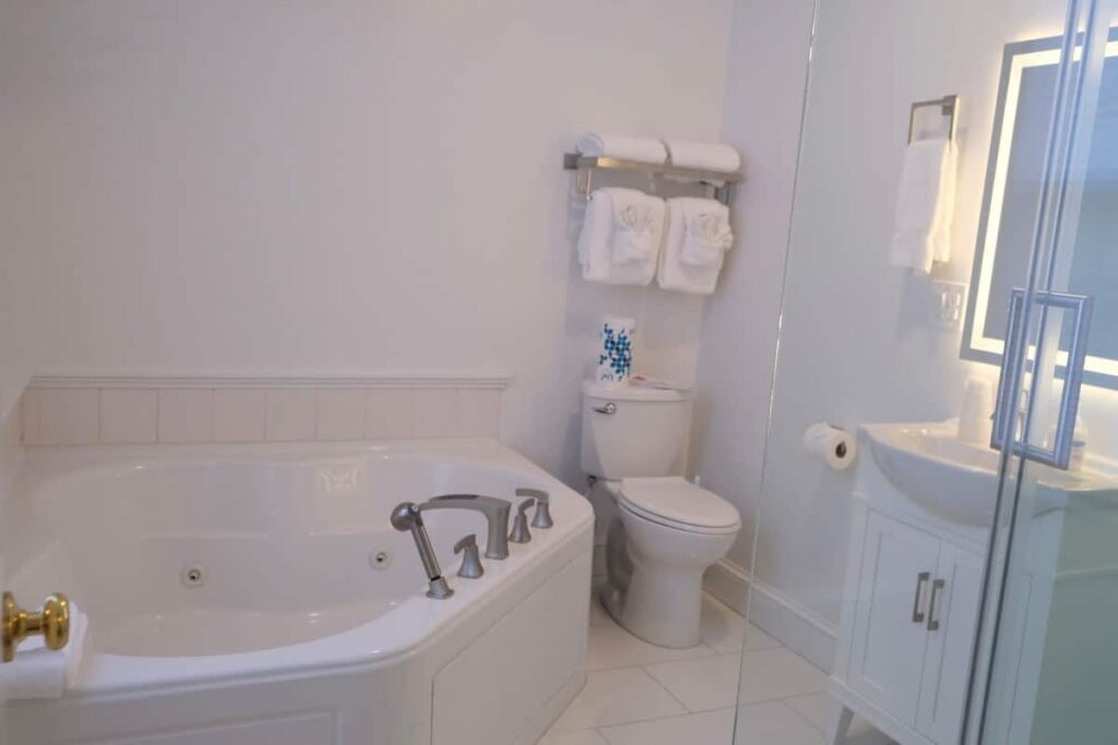 Americas Cup Inn - Image 1