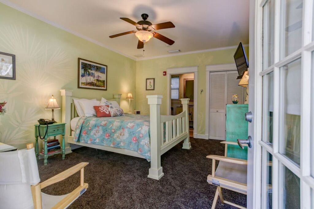 Anchor Inn NSB Bed & Breakfast - Image 3