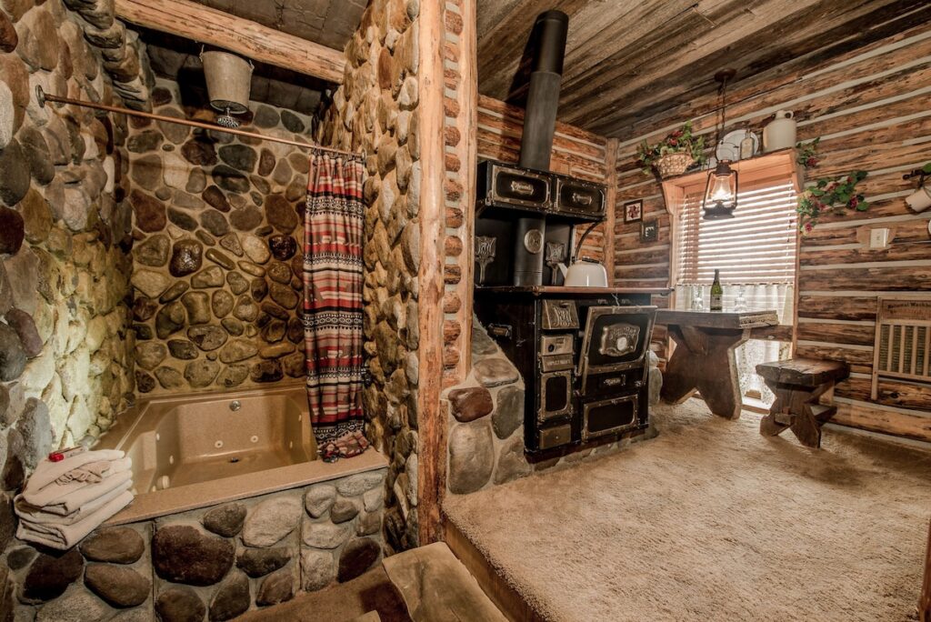 Anniversary Inn – 5th South - Image 1