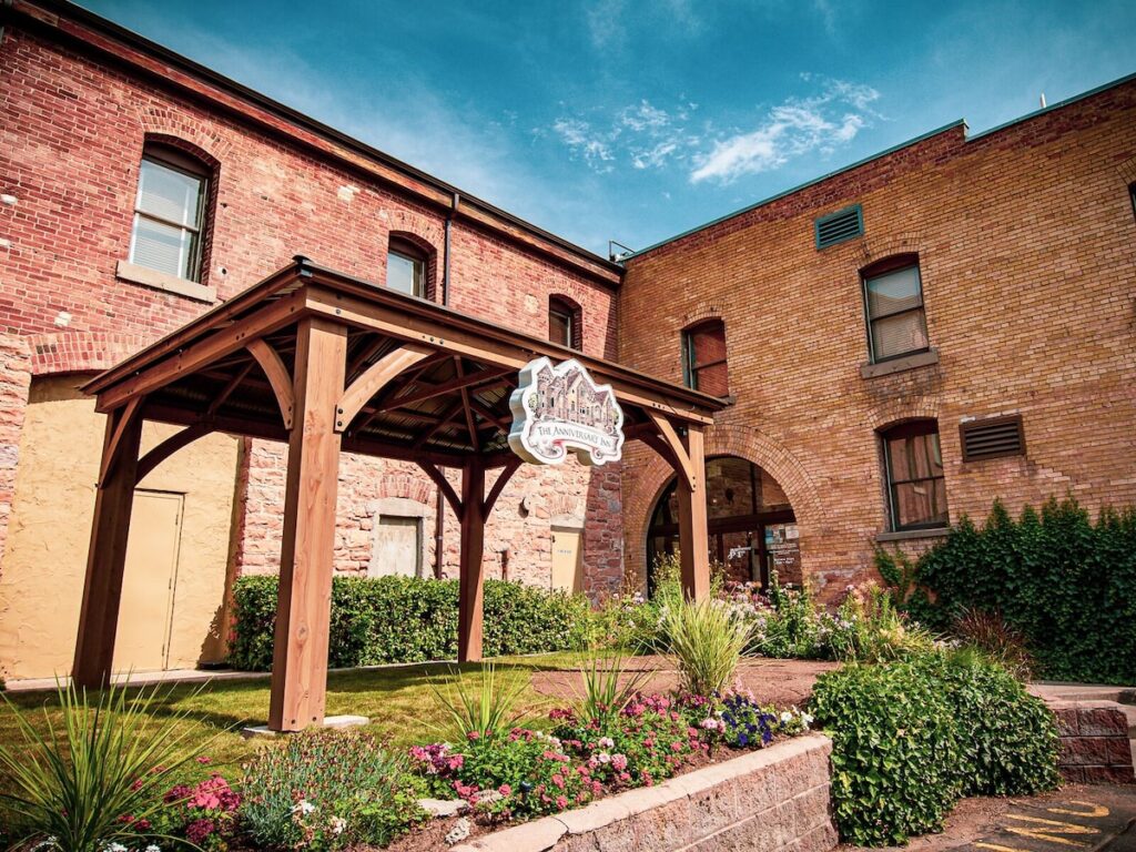 Anniversary Inn – 5th South - Image 5