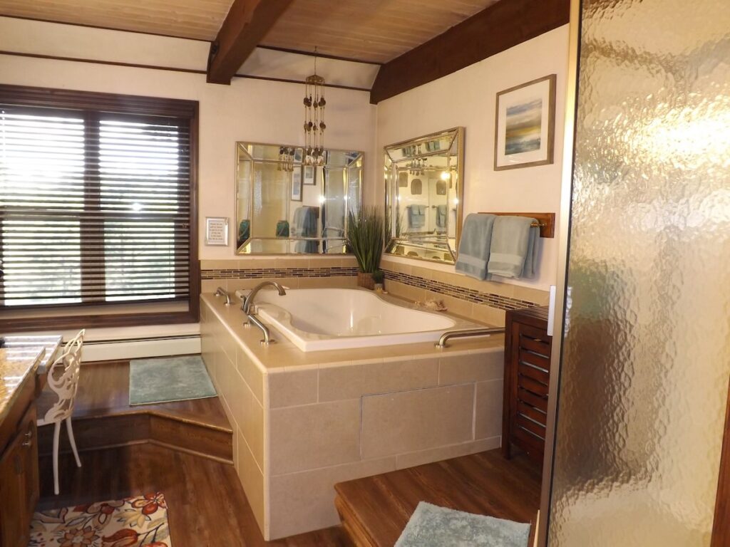 Arizona Mountain Inn and Cabins - Image 2