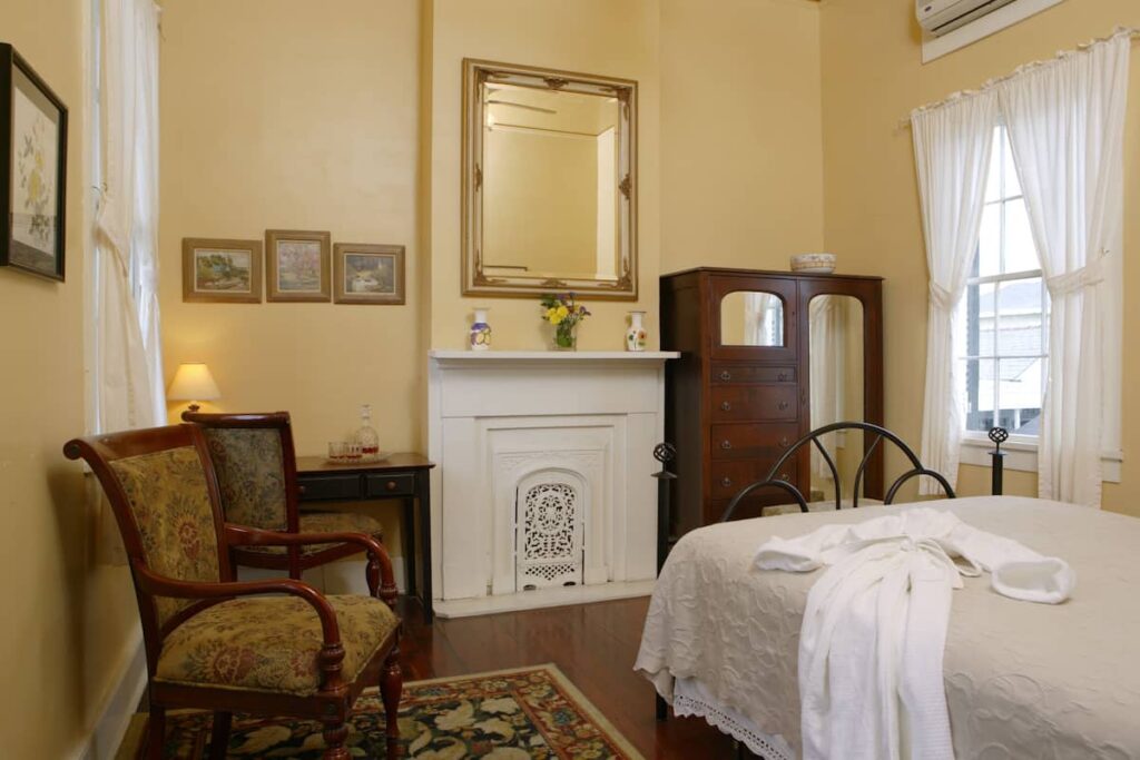 Ashton’s Bed and Breakfast - Image 4