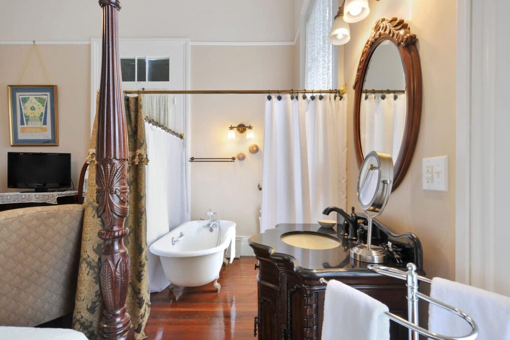 Ashton’s Bed and Breakfast - Image 1